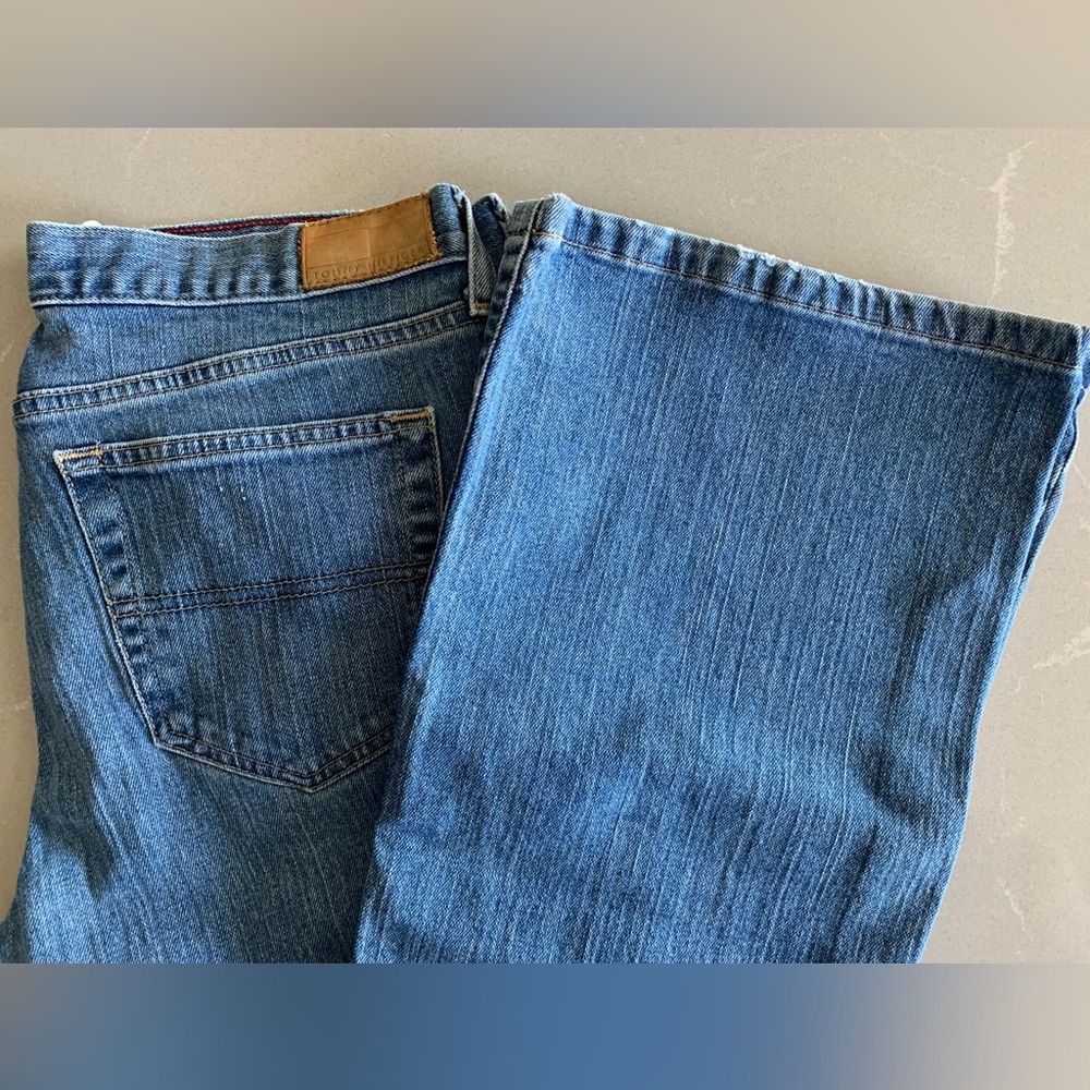 TOMMY HILFIGER Low-Rise Flared Jeans - Picture 5 of 7
